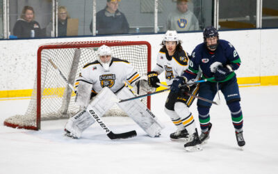 Clones sign returning goalie