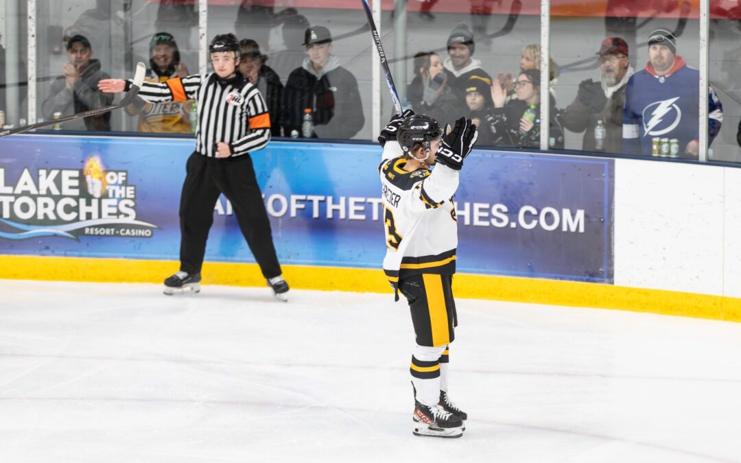 Clones earn road split in St. Louis